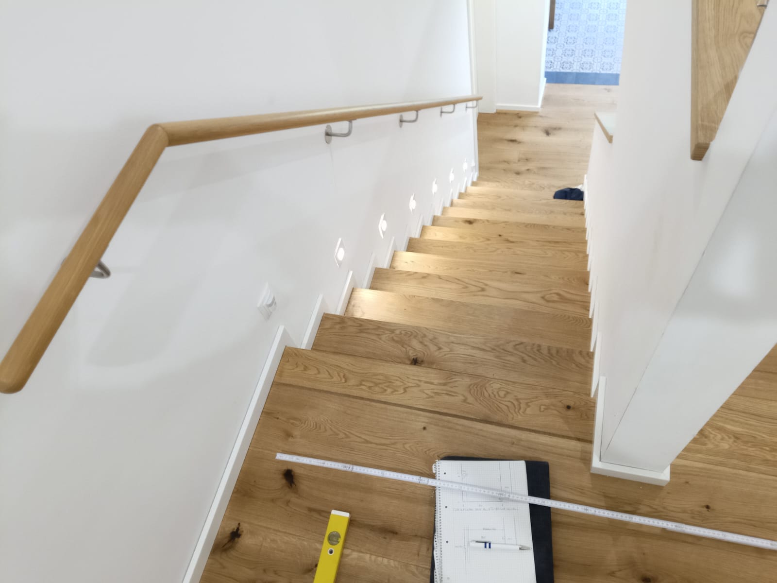Treppe mit Licht an den Stufen