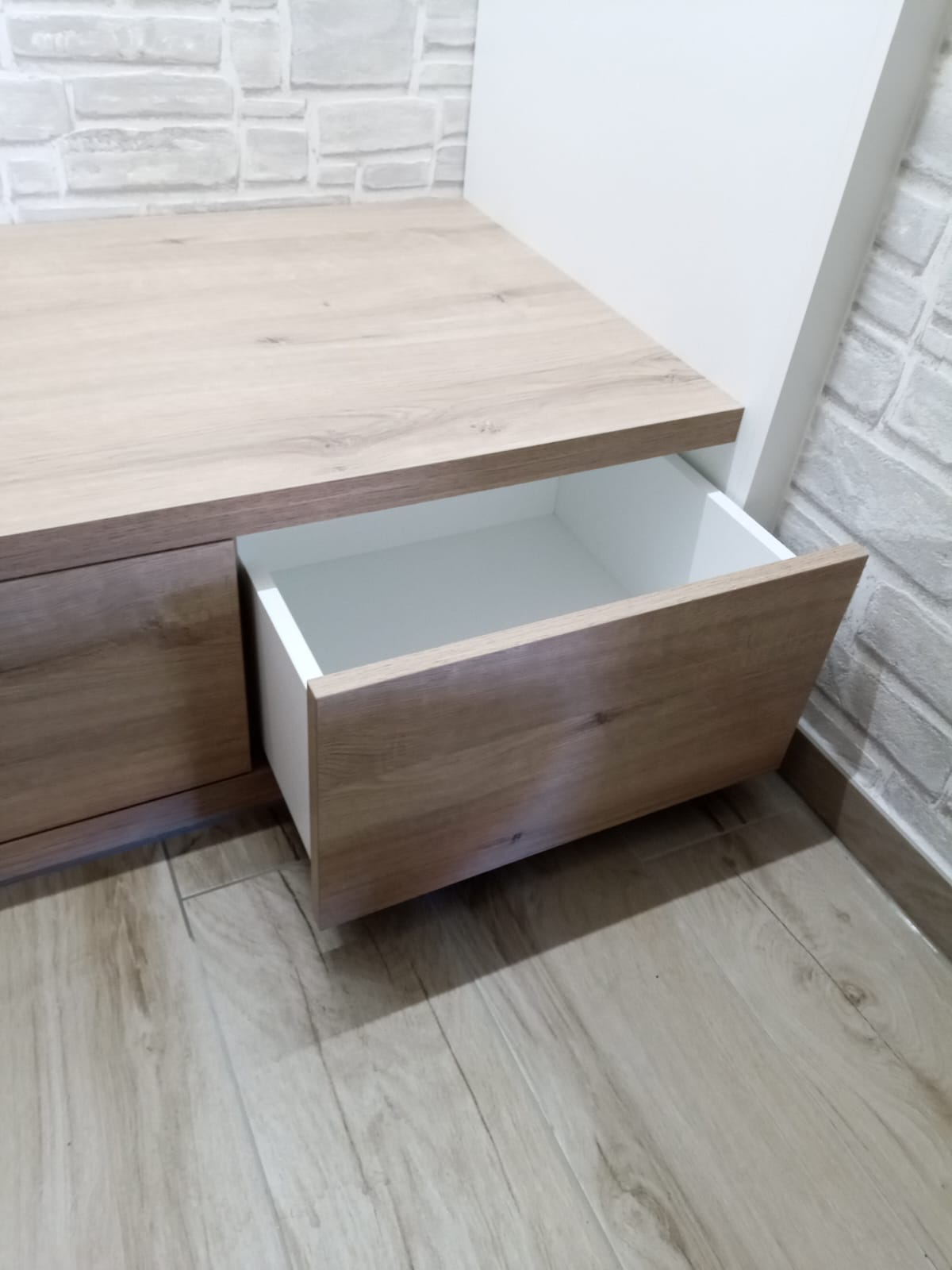 Schrank mit Schublade